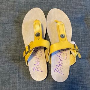 NWOT Blowfish Yellow Flip Flop Sandal
